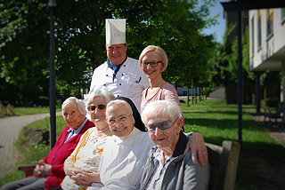 Das Vincenzhaus in Oberhausen / Ruhrgebiet ist ein christliches Altenheim (Altersheim), Pflegeheim, Senioren Wohnheim und Altenpflegeheim.